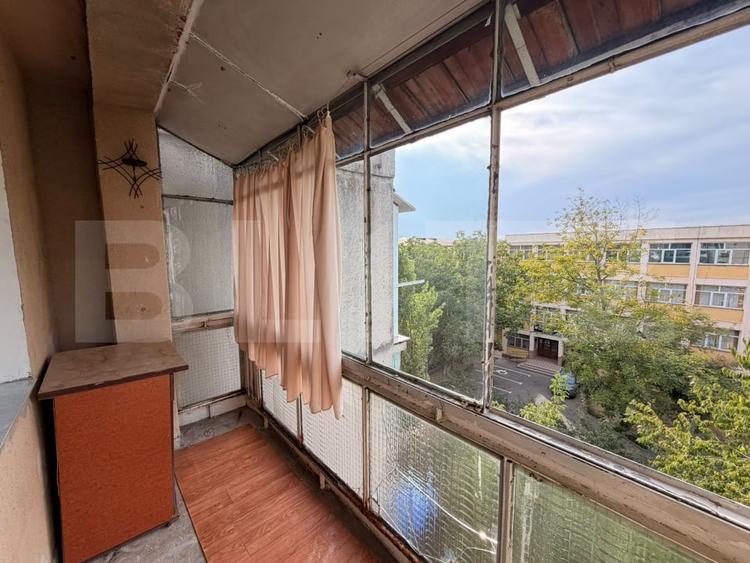 Garsonieră decomandată, mobilată în Valea Rosie