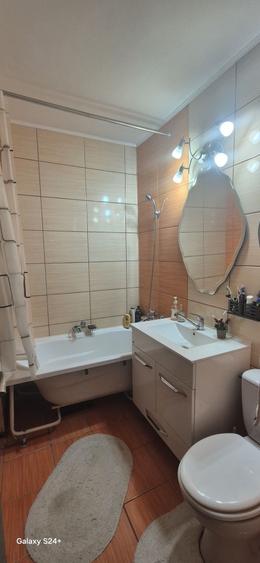 Apartament cu 4 camere decomandat în Tătărași