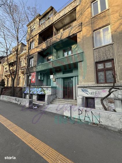 Apartament cu 3 camere semidecomandat în Romană
