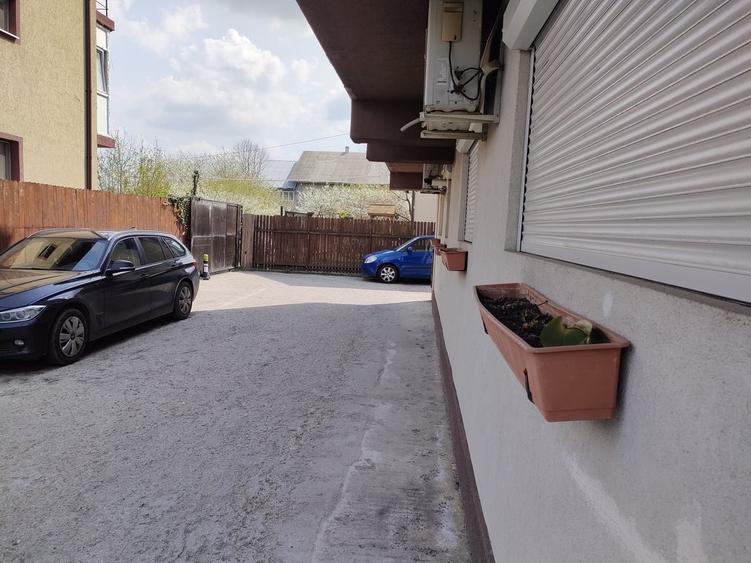 Apartament cu 3 camere decomandat în Berceni