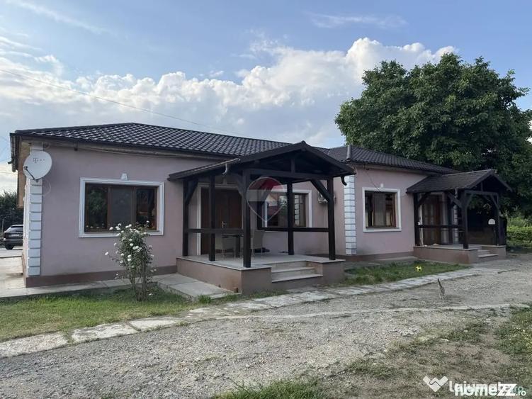 Casă cu 4 camere cu Teren 2500 Mp în Bolotești