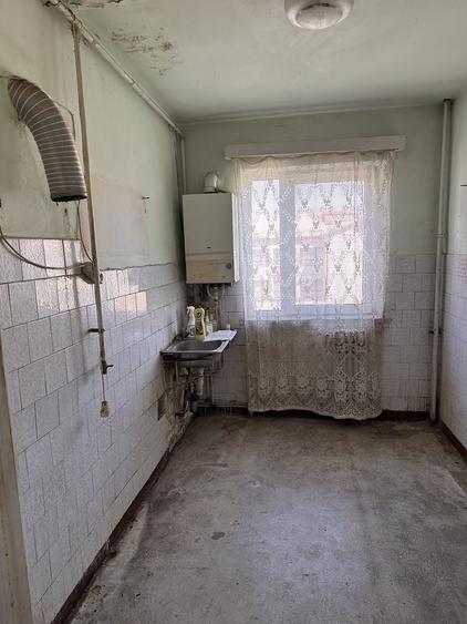 Apartament cu 2 camere semidecomandat în Zamfirescu