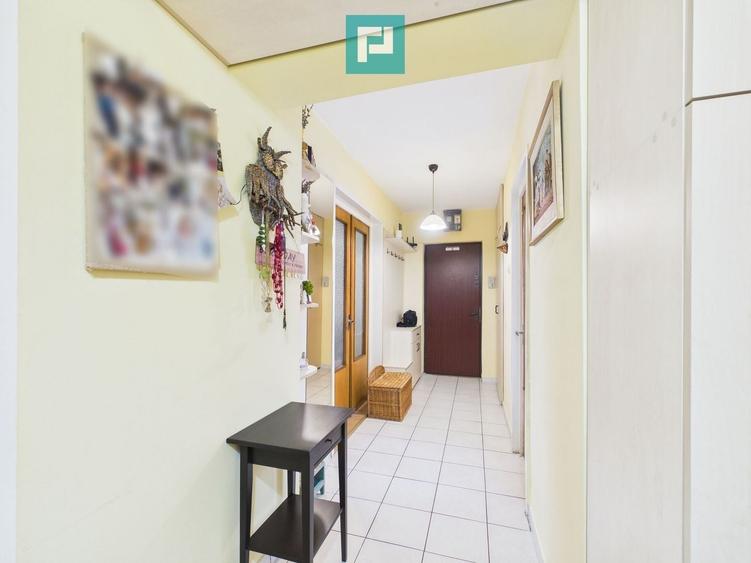 Apartament cu 5 camere decomandat în Aurel Vlaicu