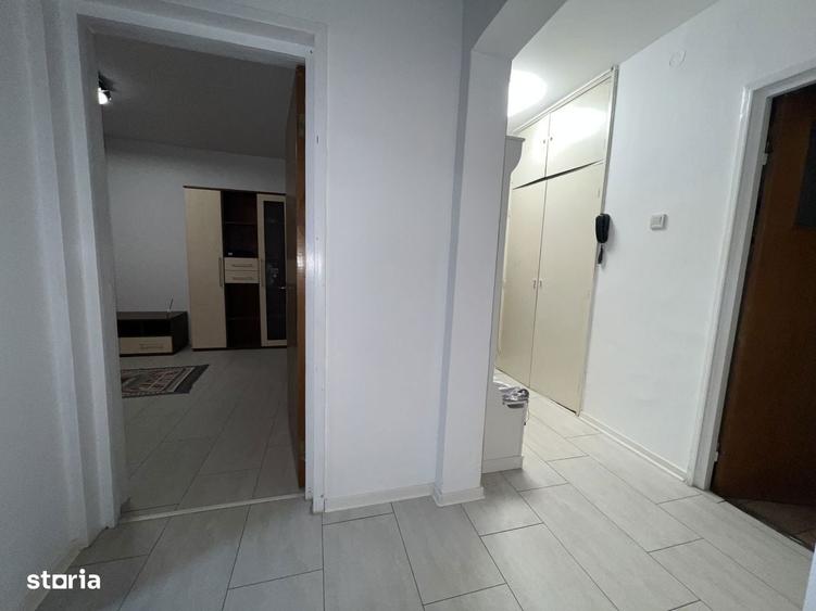 Apartament cu 3 camere decomandat în Tei