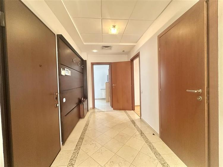 Apartament cu 3 camere decomandat, mobilat în Primăverii