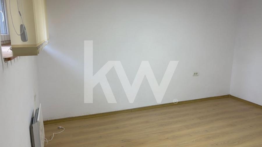 Apartament cu 3 camere decomandat în 13 Decembrie