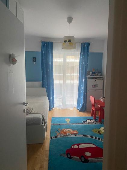 Apartament cu 3 camere semidecomandat în Băneasa