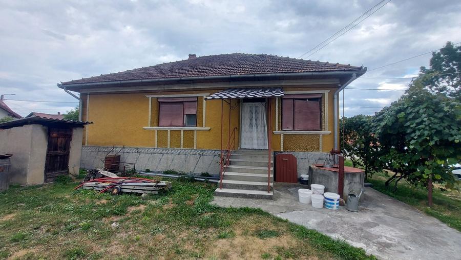 Casă cu 4 camere în Central