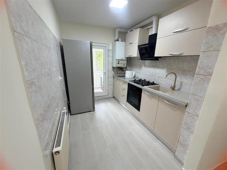 Apartament cu 2 camere decomandat, mobilat în Dacia