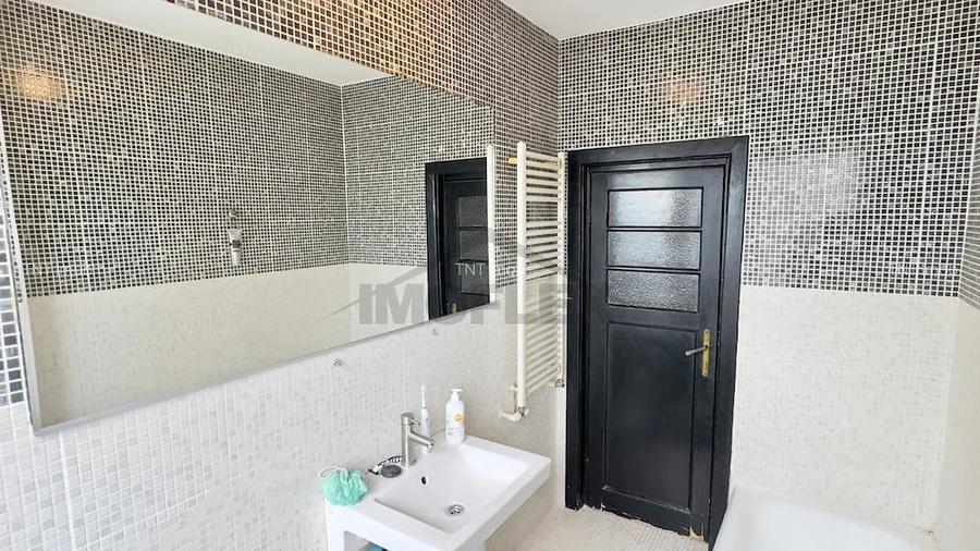 Apartament cu 4 camere în Armeneasca