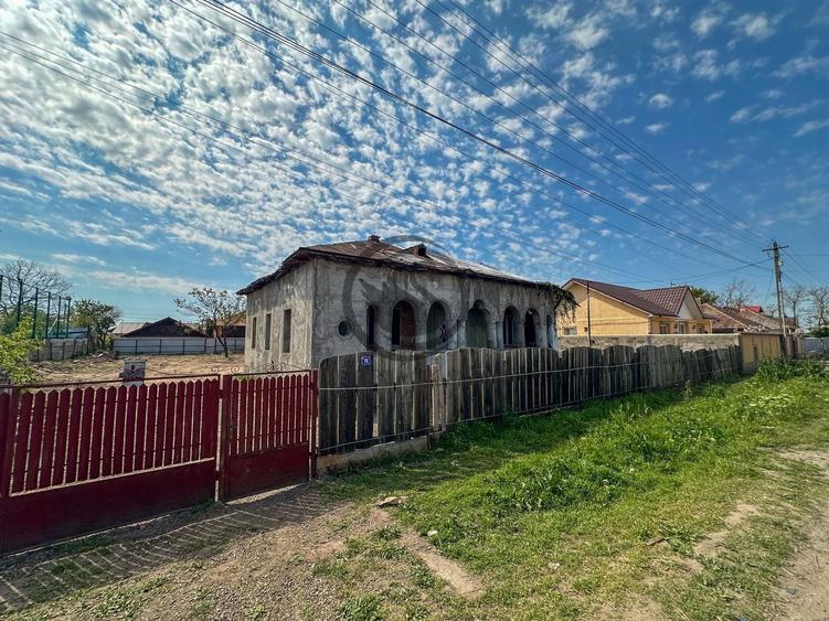 Casă individuală cu 7 camere cu Canalizare în Cioranii de Sus