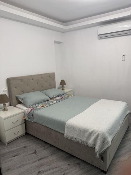 Apartament cu 3 camere semidecomandat în Tineretului