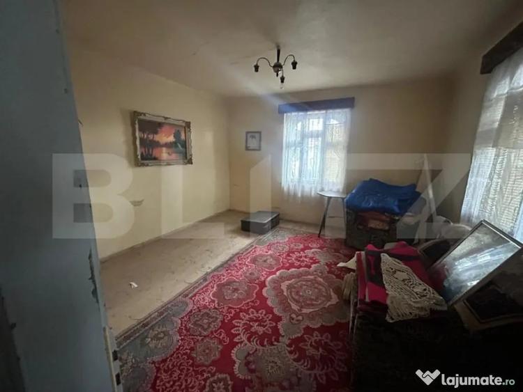 Casă cu 3 camere cu Teren 2700 Mp în Central