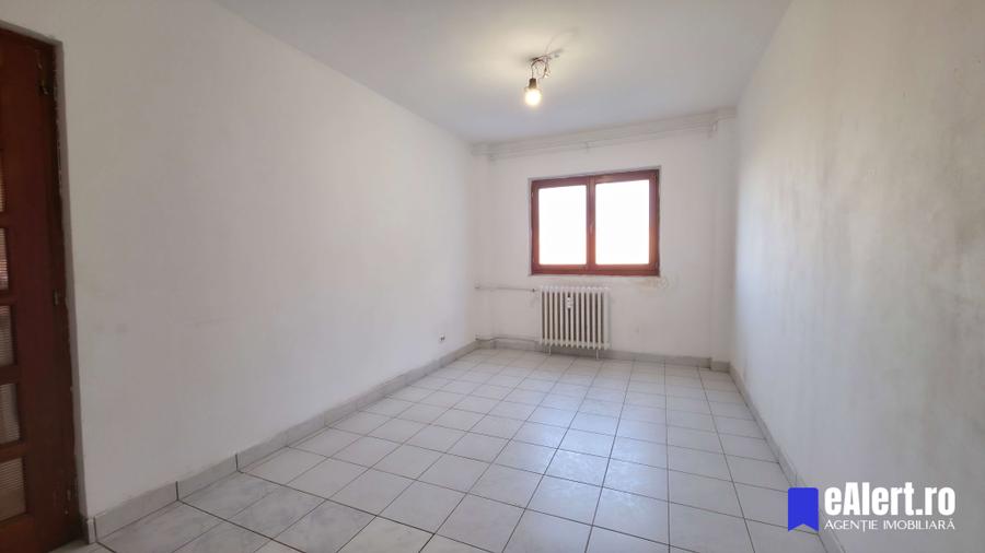 Apartament cu 4 camere în Rahova
