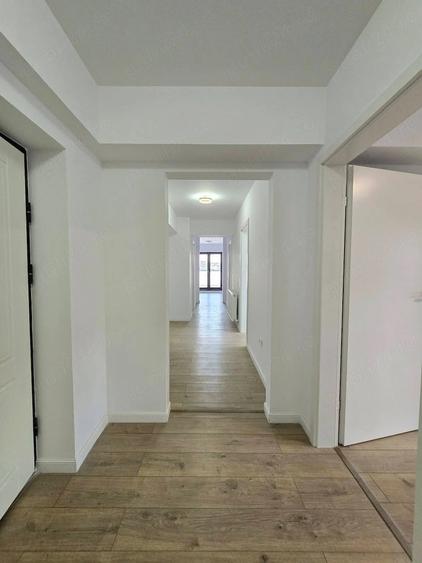 Apartament cu 4 camere decomandat în Dobroești