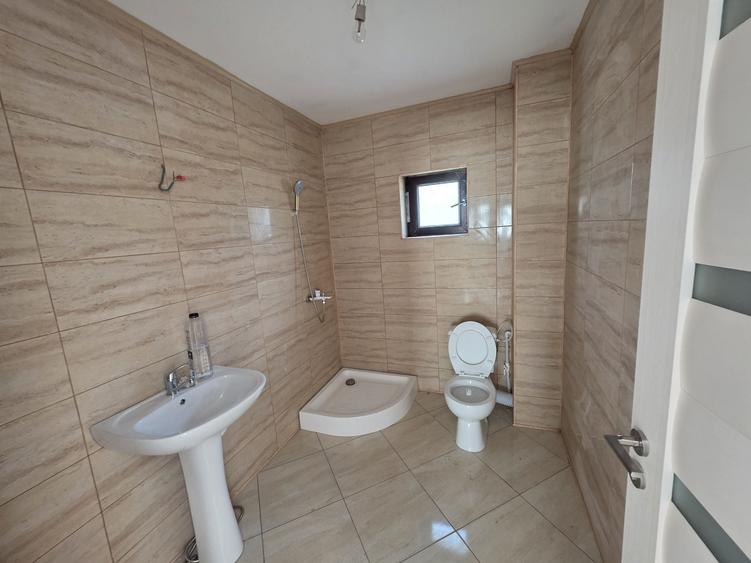 Casă cu 3 camere cu Teren 300 Mp în Central