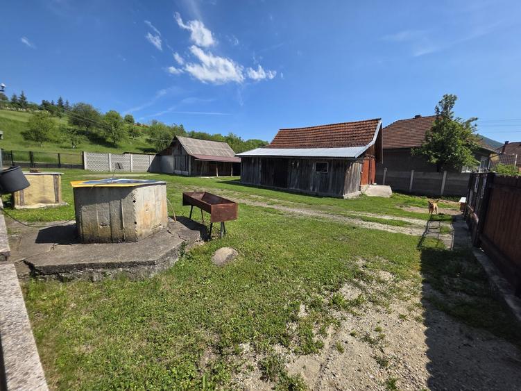 Casă cu 4 camere în Luncoiu de Jos