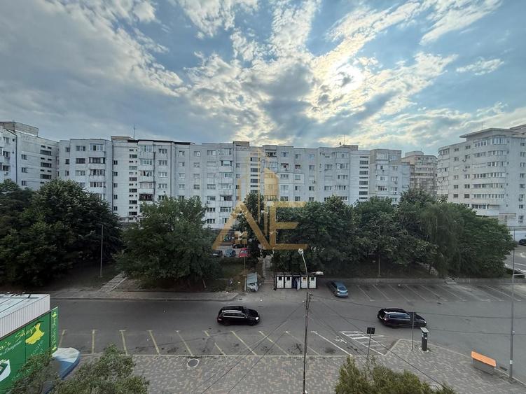 Apartament cu 3 camere decomandat, mobilat în Central