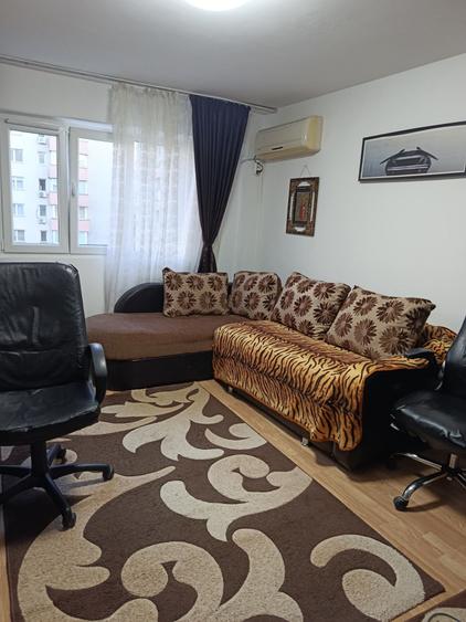 Apartament cu 2 camere semidecomandat în Tei