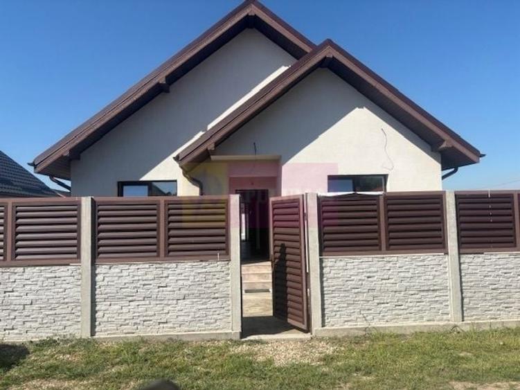 Casă cu 5 camere în Domnești