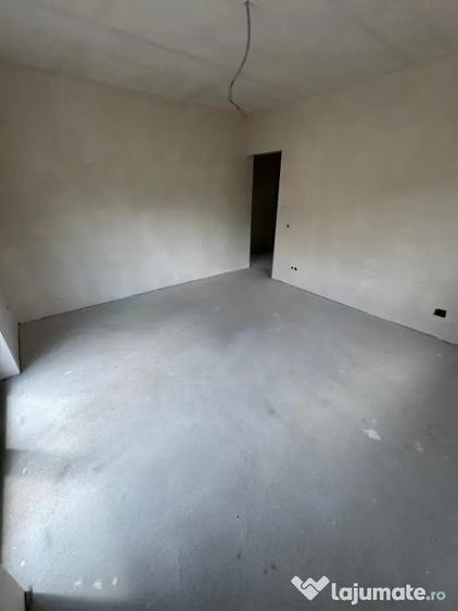 Casă cu 4 camere cu Teren 400 Mp în Luna