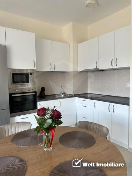 Apartament cu 3 camere semidecomandat, mobilat în Bună Ziua