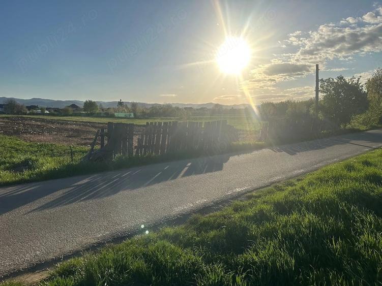 Teren de 1500 mp, în Est