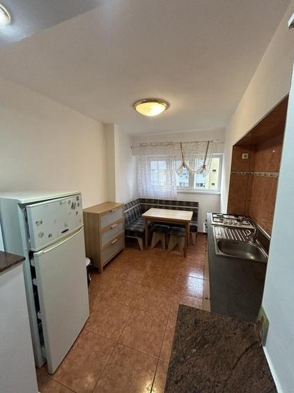 Apartament cu 3 camere decomandat în Obor