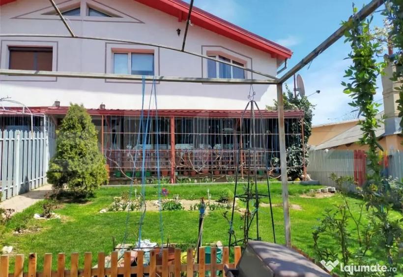 Casă cu 4 camere cu Teren 500 Mp în Central