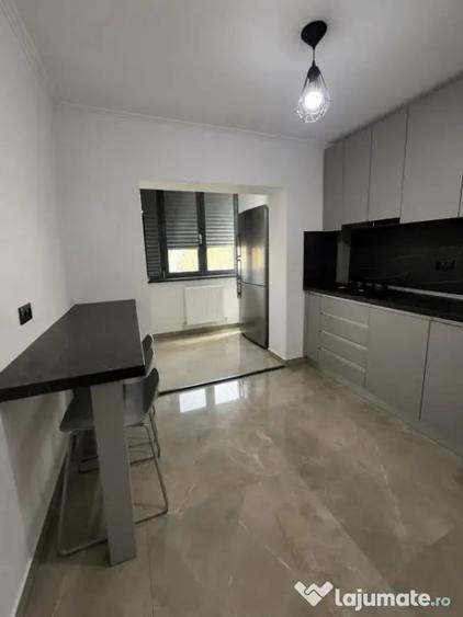 Apartament cu 3 camere decomandat în Rovine