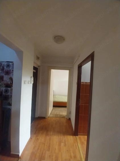 Apartament cu 3 camere semidecomandat în Exterior Vest