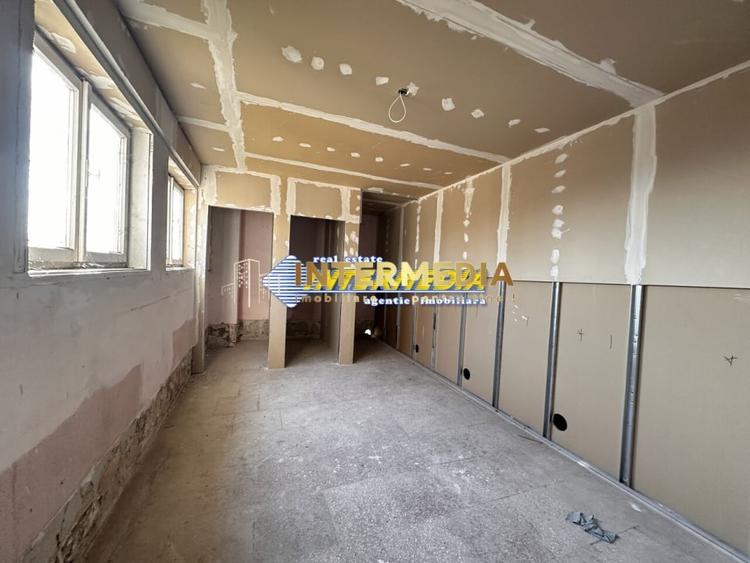 Spațiu comercial, de 1,270 mp, în Bărăbanț