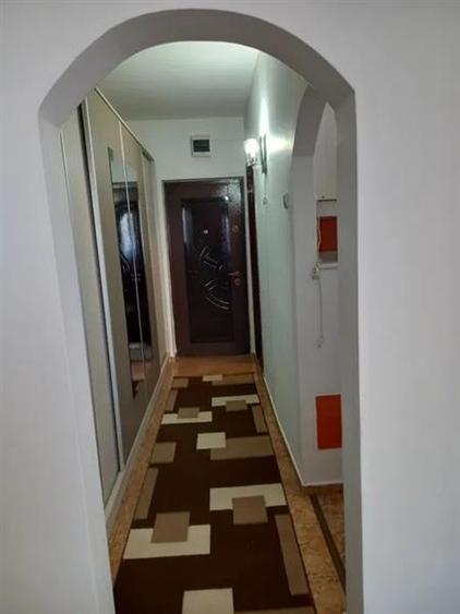Garsonieră decomandată, mobilată în Podu Roș