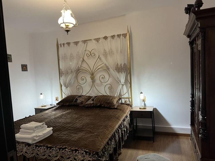 Apartament cu 3 camere decomandat în Centrul Istoric