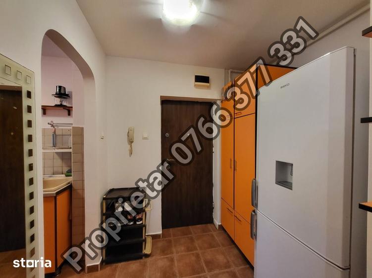 Apartament cu 3 camere semidecomandat în Titan
