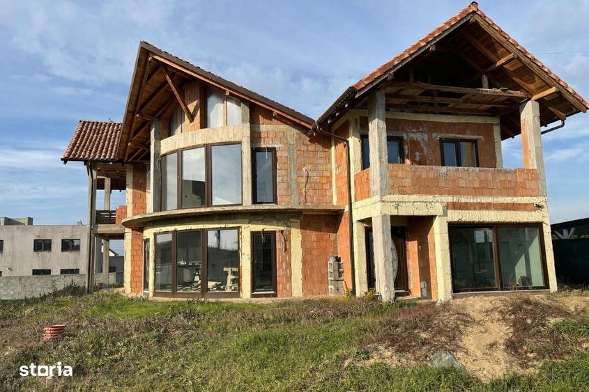 Casă cu 4 camere în Rontău
