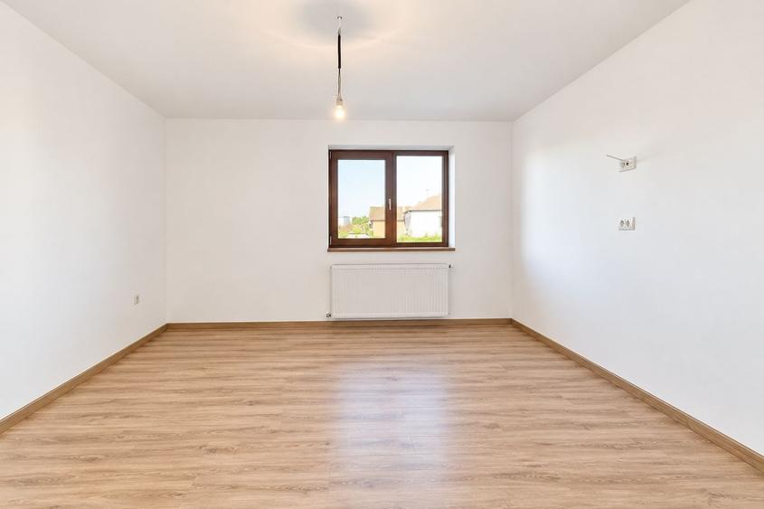 Apartament cu 3 camere decomandat în Chișoda