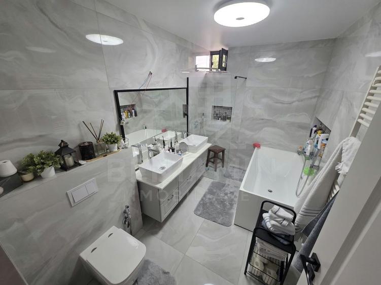 Casă cu 4 camere cu Teren 1191 Mp în Romanești