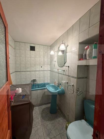 Apartament cu 3 camere decomandat, mobilat în Rovine
