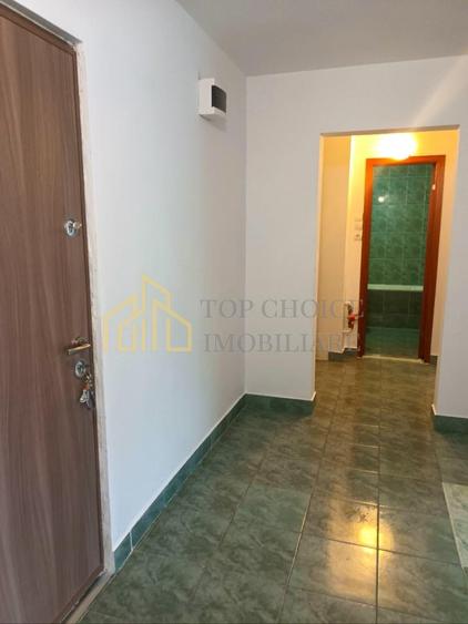 Apartament cu 3 camere decomandat, mobilat în Tei