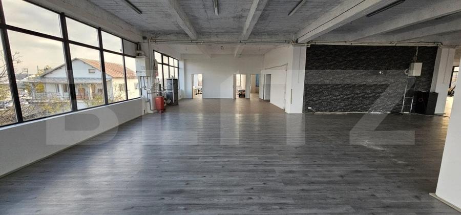 Spațiu comercial, de 800 mp, în Exterior Vest