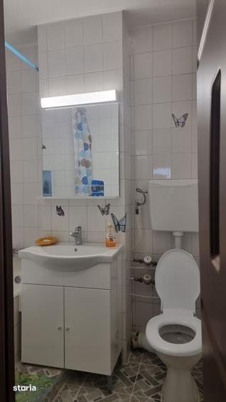Garsonieră decomandată în Titan