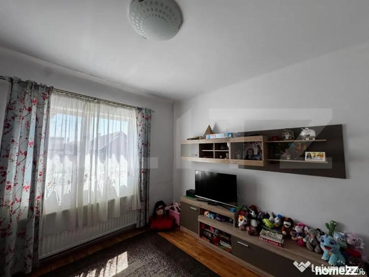 Casă cu 7 camere cu Teren 585 Mp în Teiu