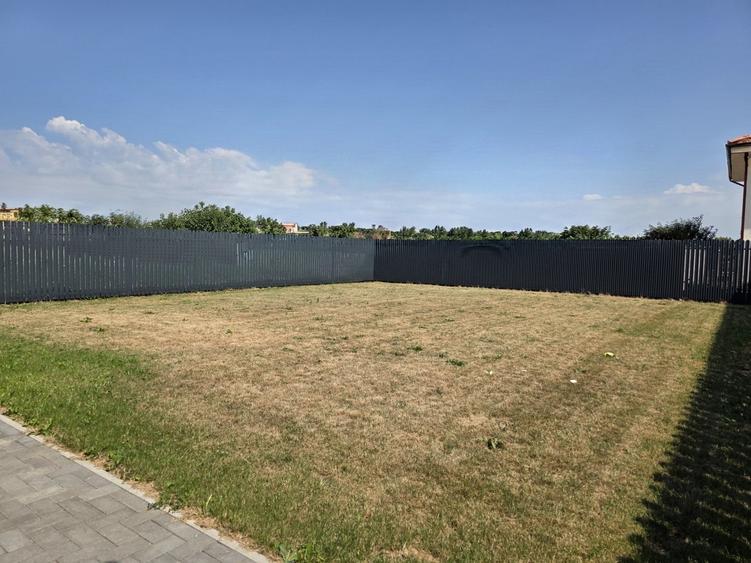 Casă individuală cu 4 camere cu Canalizare în Primăverii