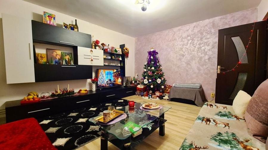 *DE VANZARE*Apartament compus din patru camere si dependinte* // *** Pret Fix *** - 3