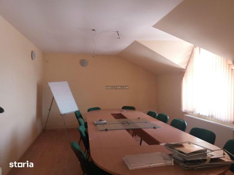 Spațiu comercial, de 600 mp, în Central