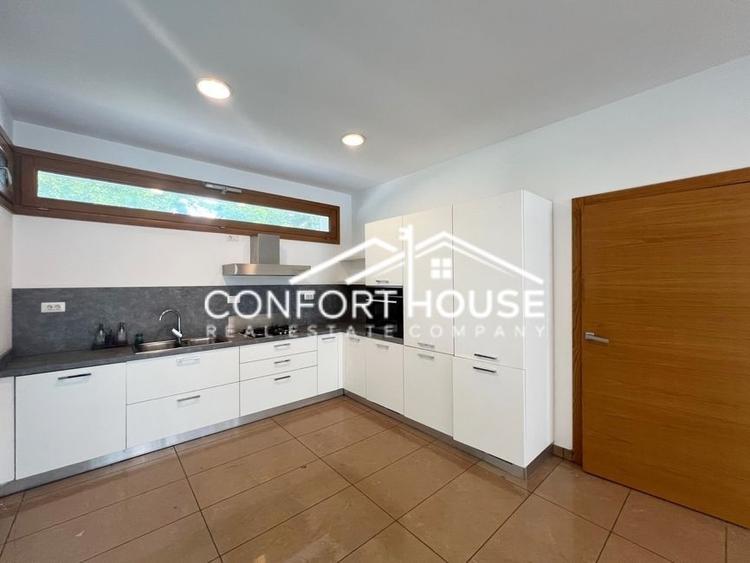 Duplex cu 5 camere cu Piscina în Iancu Nicolae