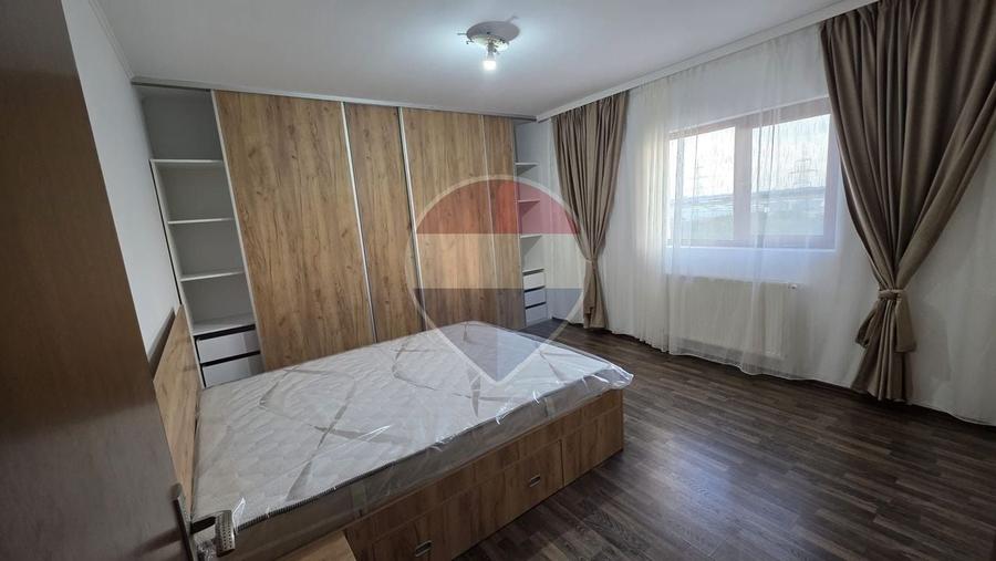 Apartament cu 3 camere semidecomandat în Central