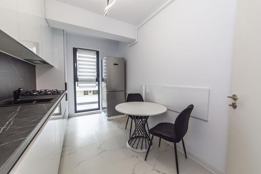 Apartament cu 3 camere decomandat, mobilat în Central