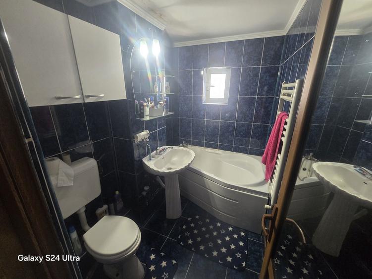 Apartament cu 4 camere decomandat în Central